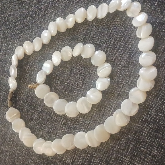 shell matching chocker necklace and bracelet ..excellent pre-owned - Picture 3 of 8